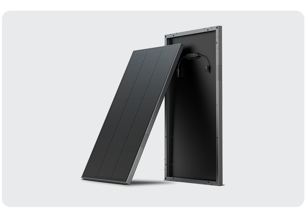 Varios paneles solares FlexSolar desplegados en exteriores